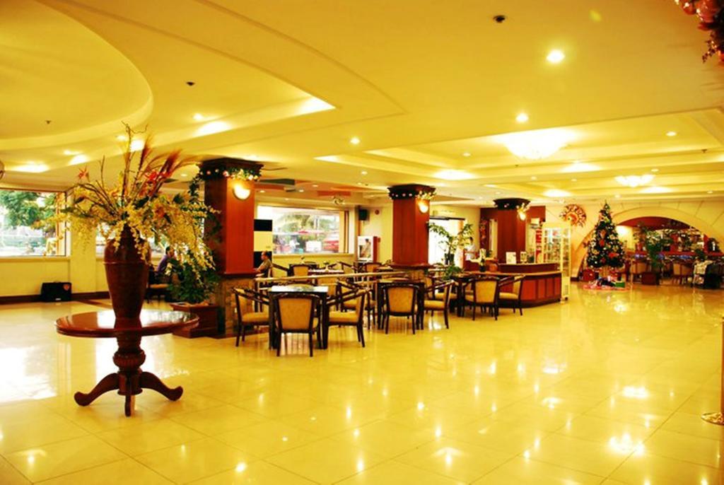 Grand Regal Hotel バコロ エクステリア 写真